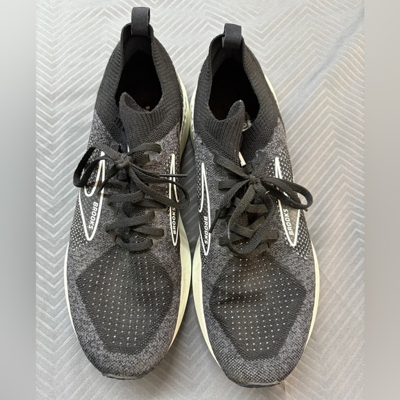 Brooks Women’s Levitate StealthFit GTS 5 Size US 10.5 Black & White - Picture 5 of 9